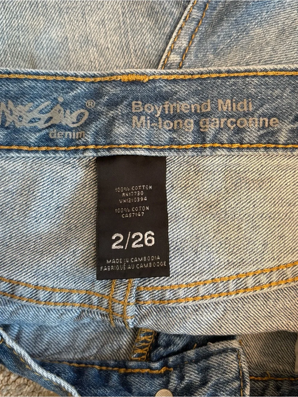 Mossimo women’s distressed Denim Jean Shorts 26